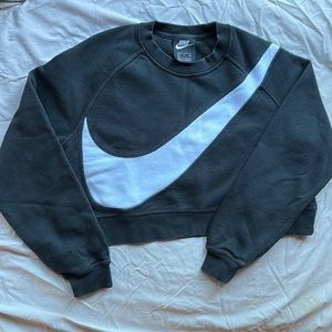Nike Women’s cropped crew neck sweater (Size S)